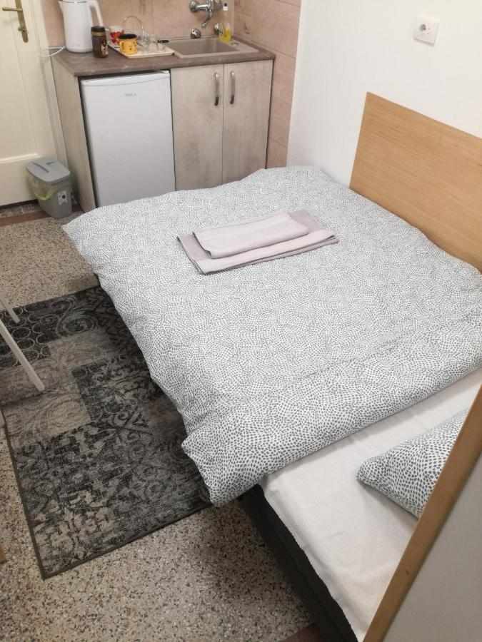 Mini Studio - One Traveler Apartment Белград Екстериор снимка